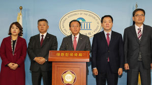 한국당 "2일 본회의 열어 조명균 해임건의안 표결하자"