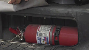 [뉴스딱] 모든 차량에 소화기 비치해야&hellip;"내 차에 맞는 소화기는?"