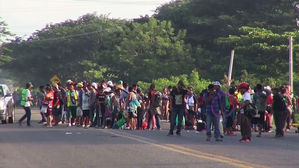 중미 이민자들 속속 귀국&hellip;열악한 환경&middot;오랜 망명 대기에 좌절