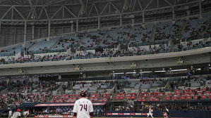 갈수록 흥행 저조한 PO &hellip;5차전 9천700장 남았다