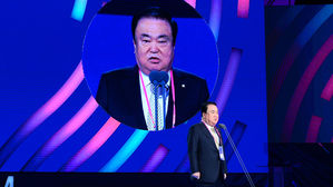 [SDF2018 포토] 축사 하는 문희상 국회의장&hellip;"개인의 힘 커져 민주주의 향한 올바른 발걸음"