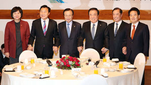 여야 5당 대표, 초월회 회동…판문점선언·특별재판부 이견