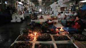 옛 노량진수산시장 단전&middot;단수&hellip;시장 상인들 반발