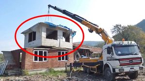 [뉴스pick] 독특한 가족 사랑&hellip;돌아가신 아버지 집 통째로 옥상에 옮긴 아들