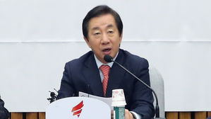 김성태 "소득주도성장탓 경제 곤두박질…장하성 빨리 해임해야"