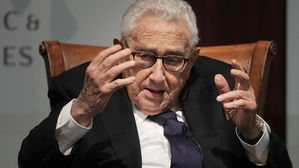 키신저 "미&middot;중, 재앙 피할 수 있다"&hellip;무역전쟁 패권다툼화 경고