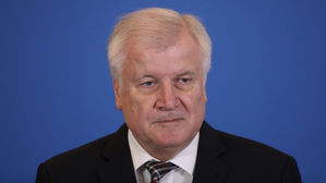 獨 메르켈의 위기 초래한 제호퍼 기사당 대표 퇴진하나