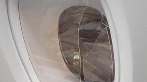 30대 미국 교포 'LA→인천' 기내서 유리창 깨고 난동