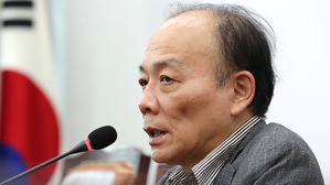 전원책 "개혁 거부하는 정당에 무슨 미련 있겠나"