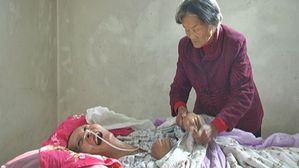 [뉴스pick] 사고로 전신 마비된 아들&hellip;12년 병간호에 일어난 기적