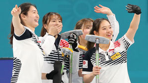 '리틀 팀킴', 일본 '후지사와 팀' 꺾고 아태선수권 금메달