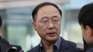 홍남기 "고용상황 엄중히 생각&hellip;민생경제 추가대책 고민"