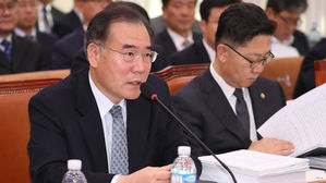 농해수위, 쌀목표가 논란&hellip;한국당 "농촌 표 안된다 솔직히 말해라"