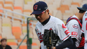 롯데 토종 에이스 박세웅, 팔꿈치 뼛조각 제거 수술