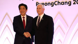 아베-펜스 회담&hellip;"北 완전한 비핵화 때까지 제재 유지"