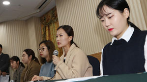 팀 킴 "팬 선물도 감독이 먼저 뜯어&hellip;감독 가족 독식 위해"