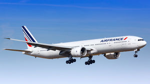 UAE 체류자 태우러 간 프랑스 전세기, 미사일 탓 '빈손 회항'