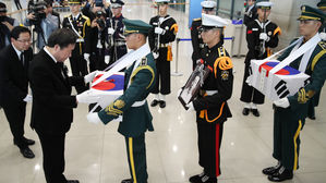 이 총리 "선열들 바라셨던 온전한 독립 조국 향해 남북 나아가야"