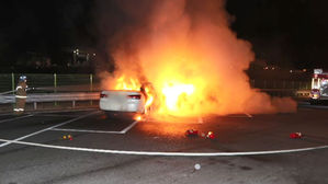 고속도로 휴게소서 승용차 화재&hellip;인명 피해 없어