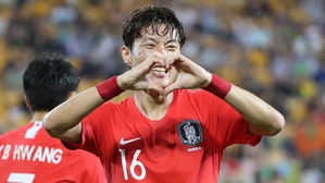 황의조, 손흥민&middot;기성용 넘어 'KFA 올해의 선수' 오를까?