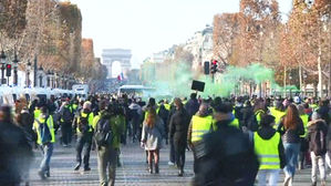 佛 정부 '유류세 인상' 항의&hellip;고속도로 막아선 12만 국민들