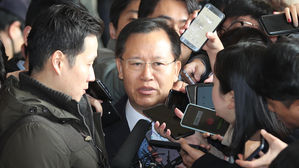 박병대 전 대법관 피의자로 검찰 출석&hellip;"평생 사심 없이 일했다"