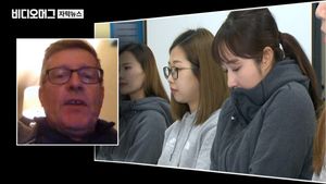 '팀킴' 외국인 코치 "선수였다면 끔찍&hellip;100% 지지 부탁"