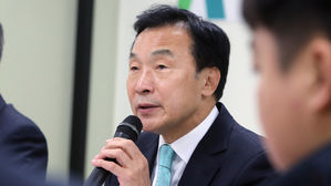 손학규 "최저임금 현 수준 동결, 내년 하반기까지 유지해야"