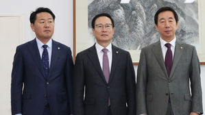 여야 원내대표, 고용세습 국조 이견으로 국회 정상화 합의 실패