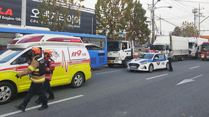 인천서 12.5t 탑차-5t 트럭 등 4중 추돌&hellip;1명 부상