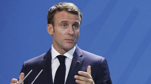 마크롱, 노란 조끼 격렬 시위 후 나흘 만에 입 열어