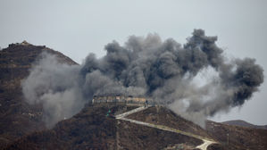 국방부 "북측, 시범철수 대상 GP 10개 폭파로 완전파괴"