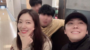 [SBS Star] Park Shin Hye & FTISLAND Lee Hong Gi Enjoy Bowling Together