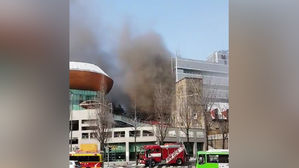 [제보영상] 지하에서 솟구치는 연기&hellip;KT 통신구 화재 현장