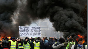 고유가 반발 佛 노란조끼운동 "정부 조치 미흡&hellip;대규모 집회 계속"