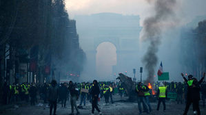 파리, 노란조끼 시위 폭력으로 얼룩&hellip;마크롱 비상 대책회의