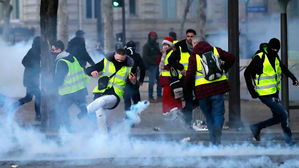 佛 '노란 조끼' 2차 대규모 집회&hellip;경찰, 최루가스&middot;물대포 동원