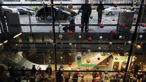 미국 중서부에 눈 폭풍&hellip;비행기 1천여 편 결항, 승객 발 묶여