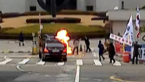 대법원장 차에 인화물질 투척&hellip;70대 남성 검거