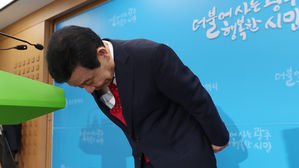 영부인 행세 사기꾼 "윤장현만 속아"&hellip;9개월 권양숙 여사로 믿어