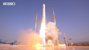 '우주에 한 걸음 더 가까이'&hellip;누리호 엔진 시험발사체 발사 '성공'