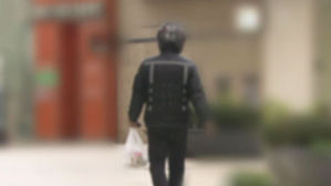 "헬멧 벗고 화물칸만 타라"&hellip;아파트 '배달원 출입' 논란