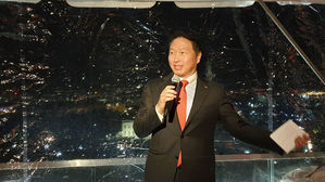 최태원 SK 회장 "美 전기차 배터리공장 잘되면 최대 5조 투자검토"