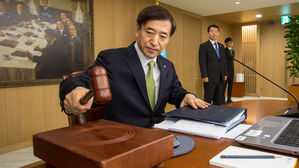 연 1.50%→1.75%&hellip;한국은행, 1년 만에 기준금리 인상