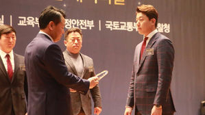 롯데 오현택, 국회 선진교통안전대상 의인상 수상