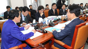 국회, 예산안 법정시한 처리 불발…본회의 일정 여야 대립