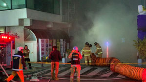 'PC방 의인 5인방' 손님 나간 뒤 탈출&hellip;수원 화재의 재구성