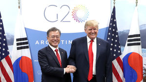 문 대통령 "트럼프, 방위비 분담금 금액 언급한 적 한번도 없어"