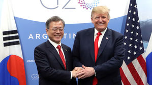 WSJ "트럼프, 한국의 방위비 분담금 2배로 증액 원해"