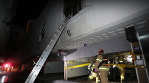 여수 돌산 무인텔 화재&hellip;신원 미상 남녀 2명 숨져